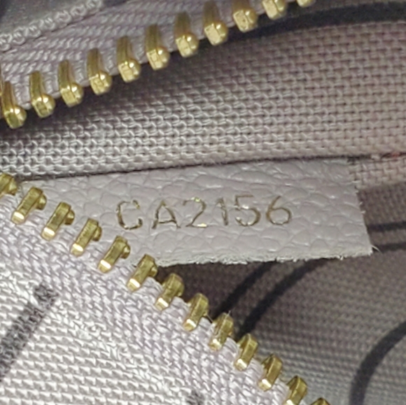 Louis Vuitton Pont Neuf MM Empreinte Shoulder Bag - Picture 15 of 16